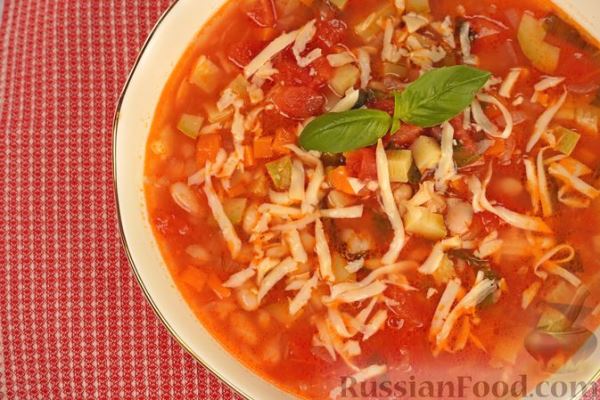 Томатный суп с фасолью и кабачками