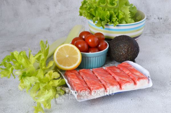 Салат с помидорами черри и крабовыми палочками